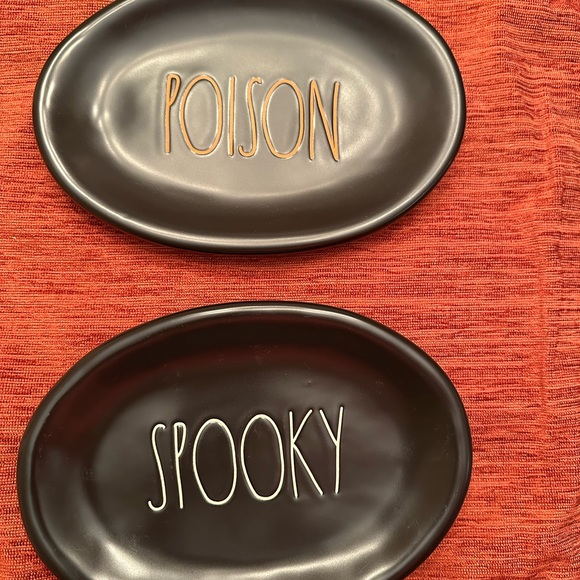 Rae Dunn Artisan Collection Black Plate - Picture 1 of 4